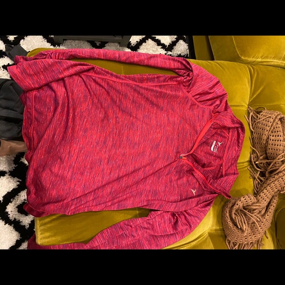 Size small workout pullover - Picture 1 of 2